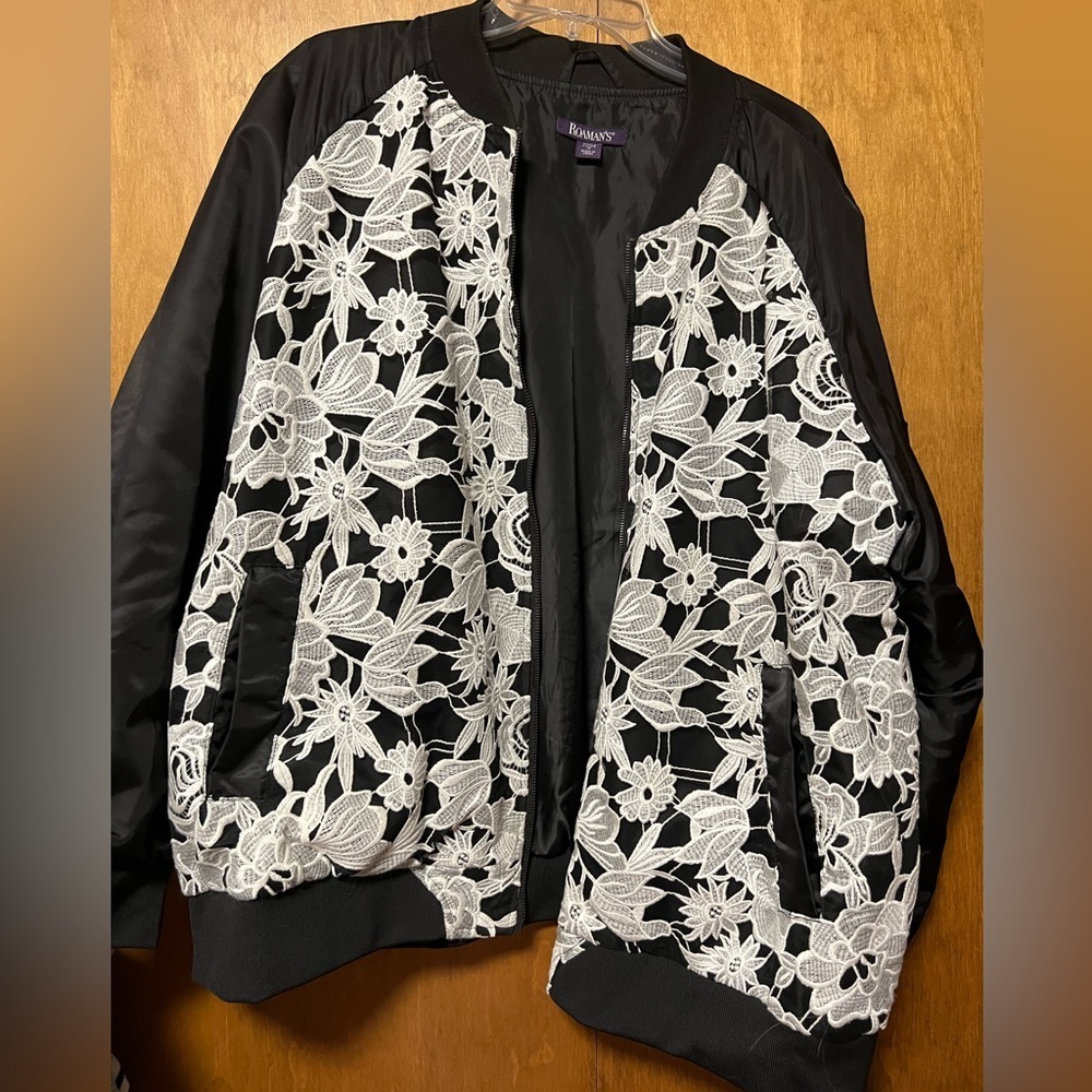 Ladies Black/White Jacket by Roaman’s size 22/24 or 1X